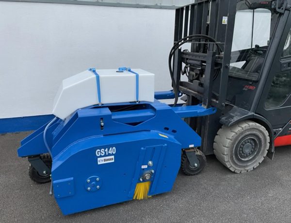 Gabelstapler-Kehrbesen